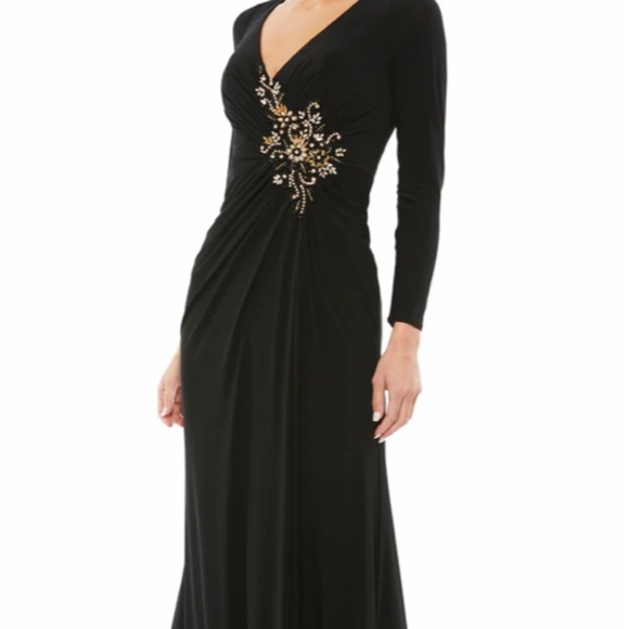 Mac Duggal‎ Women'sAppliqué Long-Sleeve Gown. Size 2 NWT